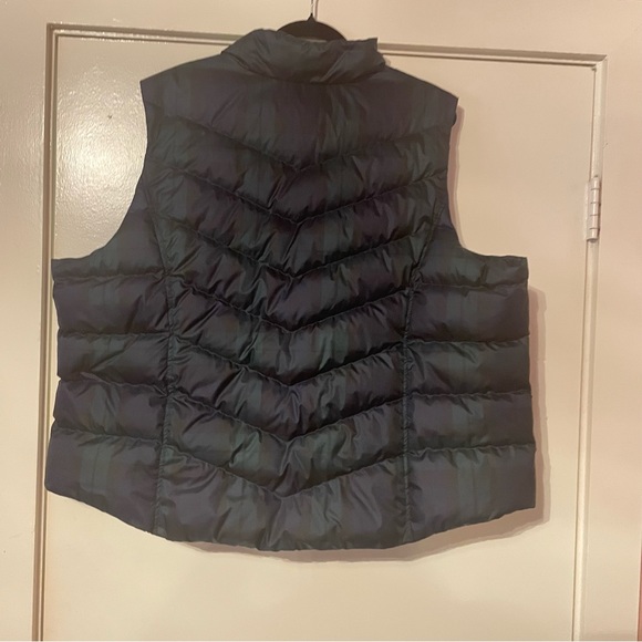 Lands End down quilt puffer vest in plaid Zipper in front and two side pockets - Picture 2 of 7